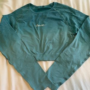 Alphalete amplify ombré long sleeve crop; size M